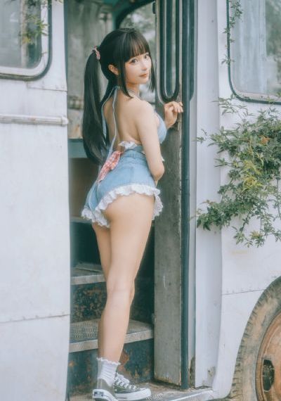 美女脱个精光视频软件_BD英语完整视频观看